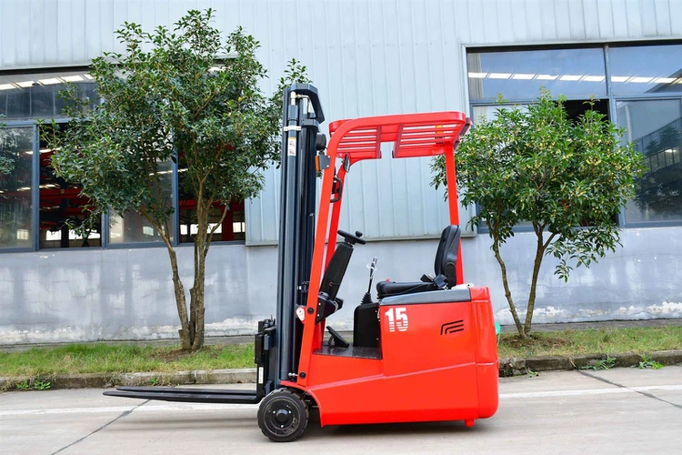 3 wheel forklift on back of truck 3 wheel forklift on back of truck